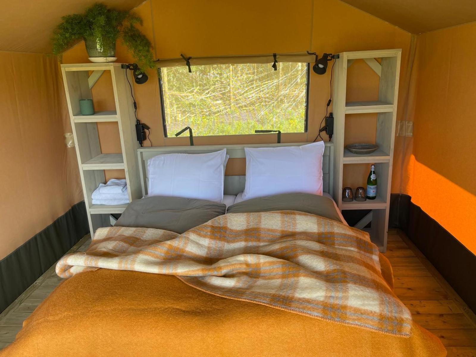 Camping Zee Van Tijd Holwerd Esterno foto
