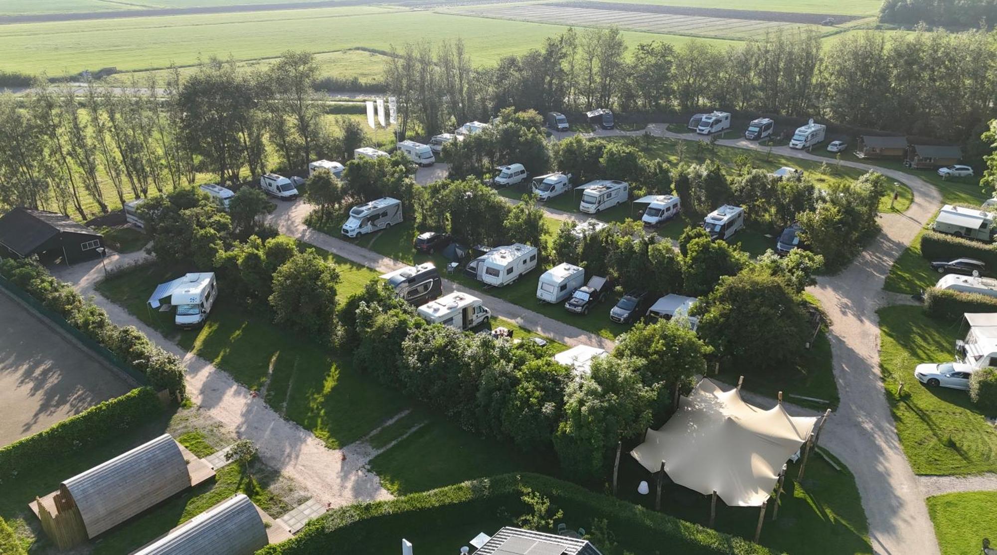 Camping Zee Van Tijd Holwerd Esterno foto